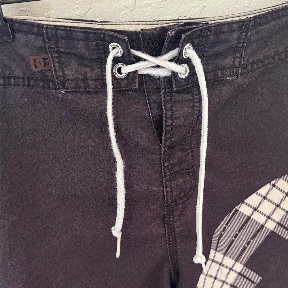 Vintage DC Black Plaid Spell Out 10 in inseam Built in Can Opener Swim Trunks 34 - Picture 2 of 9
